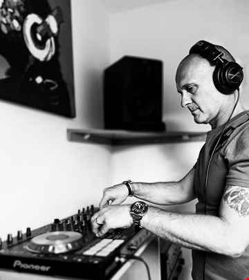 Stumbles Apr 21 Tech House.