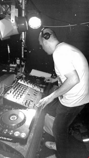Live in Session May '15 Mixed By RoBBerto