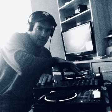HANDCRAFTED TECHNO